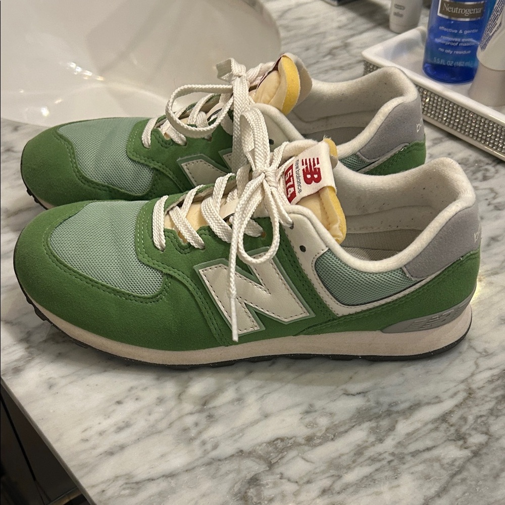 New Balance Men's Sneakers in Green and White